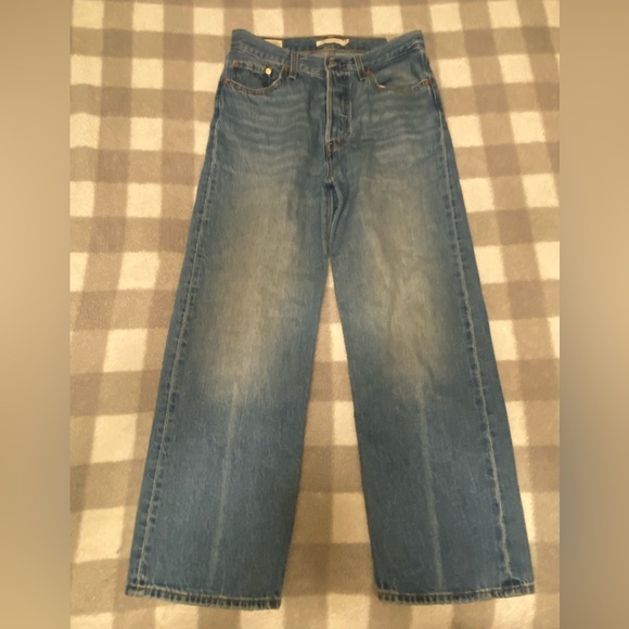 Levi’s Ribcage Straight - Picture 1 of 3